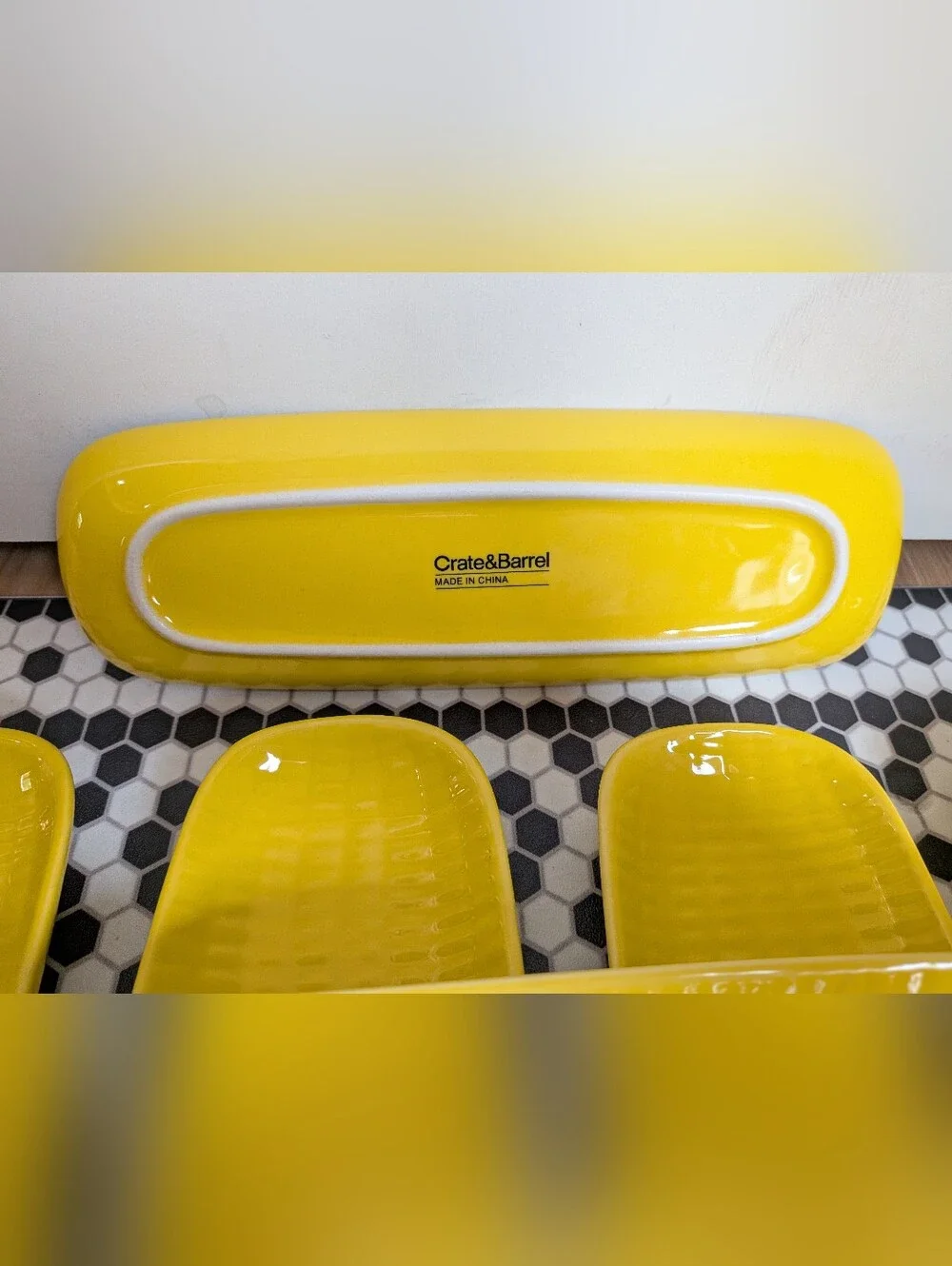 Vintage CRATE & BARREL BRIGHT SUNSHINE YELLOW CORN ON THE COB DISHES - 6